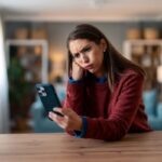 Groupe WhatsApp des parents : stratégies pour gérer le stress et prévenir les dérives