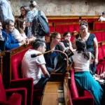La France insoumise prépare sa stratégie de gouvernance depuis l&rsquo;Assemblée nationale.