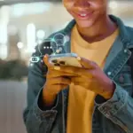 Téléphone portable interdit au lycée : nouvelles règles en France pour les établissements scolaires.