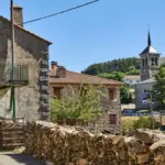 Village espagnol de 93 habitants attire 2 000 visiteurs pour une éclipse totale.
