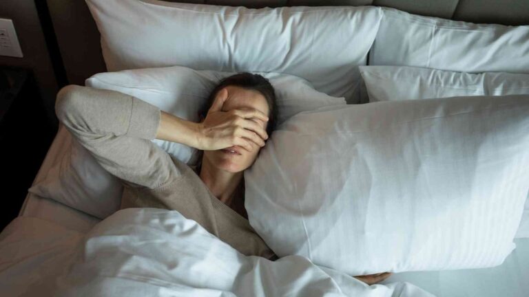 Une étude révèle qu’une réduction du sommeil entraîne une prise de poids significative.