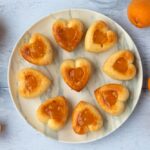 Mini moelleux amande et abricot : une nouvelle recette adoptée par les pâtissiers français.