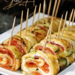 Roulés aux œufs, courgette et truite fumée : une recette saine et rapide à préparer.