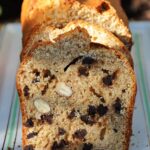 Recette de cake à l&rsquo;amande et chocolat noir : un dessert prisé dans les boulangeries françaises.