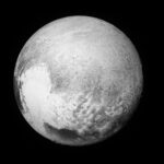 Pluton perd son statut de planète : réactions des astronomes et des institutions scientifiques.