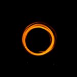 Un trou noir atypique observé : les astronomes révisent leurs théories sur les galaxies.