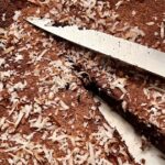 Recette du gâteau au chocolat et à la noix de coco d’Alain Ducasse pour les amateurs de pâtisserie.