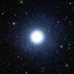 Le Soleil continuera d’évoluer sans explosion finale, selon des chercheurs en astrophysique.