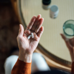 Liste noire 2026 : 89 médicaments courants à éviter pour les patients en France.