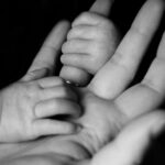 Maternité authentique : des témoignages de femmes en France, loin des clichés habituels