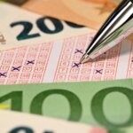 Des gagnants de l’EuroMillions financent la cantine scolaire de leur village avec 50 millions d’euros.