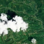 Népal : les inondations mortelles liées à l’effondrement d’un glacier, selon des images satellites.