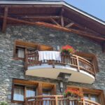 Camps de vacances de luxe en Suisse : tarifs atteignant 3&rsquo;000 francs par semaine.