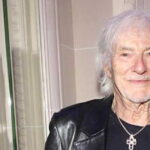 Hugues Aufray célèbre ses 97 ans, un record pour un chanteur encore en activité.