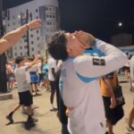 OM remporte contre Strasbourg, des questions persistent parmi les supporters sur l&rsquo;avenir de l&rsquo;équipe.