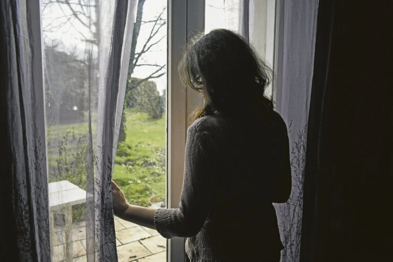 Santé mentale des jeunes : canicule et isolement aggravent les difficultés financières.