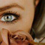 Une méthode simple pour réduire l’utilisation de paquets de mascara dans l’industrie cosmétique.