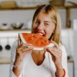 Des aliments riches en eau recommandés pour maintenir une bonne hydratation quotidienne.