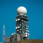 L’armée américaine envoie un signal radar vers la Lune, confirmant la transmission radio.