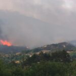 Feu dans le Diois : 120 pompiers et 9 aéronefs mobilisés pour protéger un village en danger