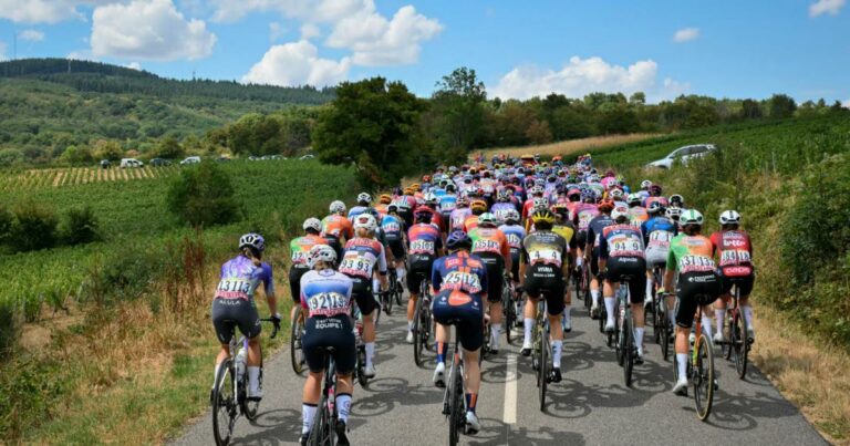 Demi Vollering s’impose dans l’avant-dernier col, Pauline Ferrand-Prévot en difficulté lors de la 5e étape.