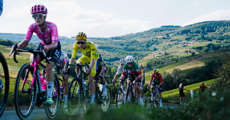 Accidents marquent la 6e étape du Tour de France femmes entre Loire et Ardèche, coureuses en quête de revanche.