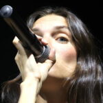 Foire aux vins de Colmar : Charlotte Cardin présente une performance sobre et élégante.