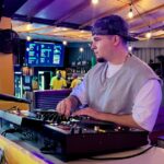 Discothèques en Isère : les DJ adaptent leurs pratiques face à la baisse de fréquentation.