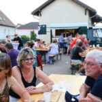 Au petit bonheur du zinc : le Bärr Nomade réunit les voisins pour un échange convivial.