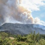 Feu dans le Diois : 370 hectares ravagés, 500 pompiers mobilisés face à la situation critique.