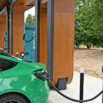 Les ventes de voitures électriques augmentent de 70 % en France depuis le début de l&rsquo;année.