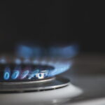 Le prix du gaz augmente de 5,6 %, touchant six millions de foyers en France.