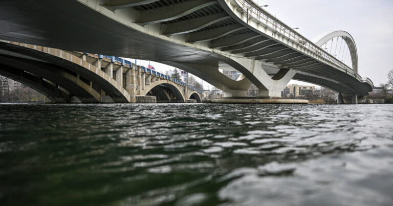 Recherches infructueuses après une chute signalée dans le Rhône à Lyon.
