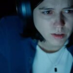 Un huis clos angoissant avec une animatrice de podcast dans un film captivant