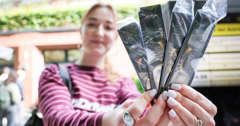 Éclipse solaire : embouteillages à la frontière espagnole, hausse des prix des lunettes de protection