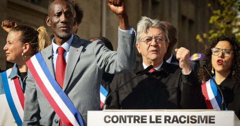 Mélenchon accuse le racisme systémique visant les LFI Bagayoko et Diouara.