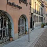 Deux magasins en liquidation au centre-ville d’Obernai, affectant l’offre commerciale locale.