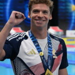 Natation : Marchand et Moluh remportent le titre européen devant leur public.
