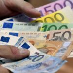 Douane algérienne saisit 12 000 € en espèces lors d&rsquo;un contrôle de passagers en provenance de Lyon.