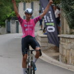 Joël Plamondon remporte la course de cyclisme à Val-Revermont pour le Canada.