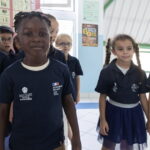 Uniformes scolaires abandonnés en raison de coûts élevés et de réticences des élèves