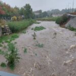 Le Gier confronté à des crues exceptionnelles, alerte des autorités locales sur les risques.