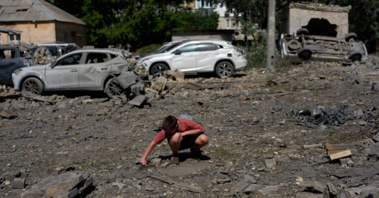 Frappes russes à Kiev : 16 morts et une cinquantaine de blessés dans la nuit.