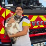 Feu à Villefranche-sur-Saône : 50 habitants évacués, une femme secourt son chat.