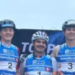 Jules Chappaz remporte le sprint face aux skieurs norvégiens lors de la compétition de ski de fond.