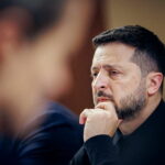 Zelensky refuse des élections en Ukraine, craignant un « tsunami » politique.