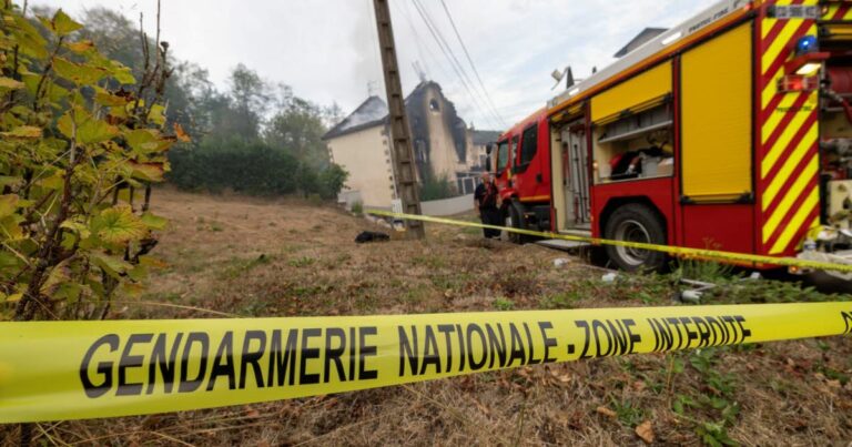 Haut-Saône : un homme retrouvé mort par balle près d’une maison en feu, suicide suspecté.
