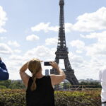 Tourisme : Serge Papin souligne une saison estivale favorable grâce aux visiteurs internationaux.