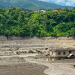 Népal : des torrents d’eau provoquent des coulées de boue, plusieurs morts et destructions.