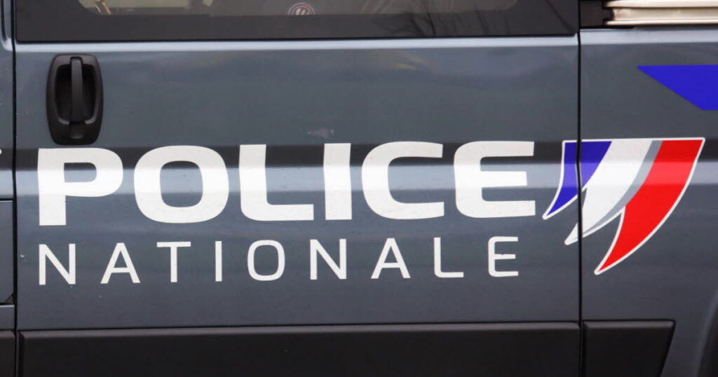 Une voiture heurte la foule à Caen après une bagarre : au moins un mort et dix blessés.
